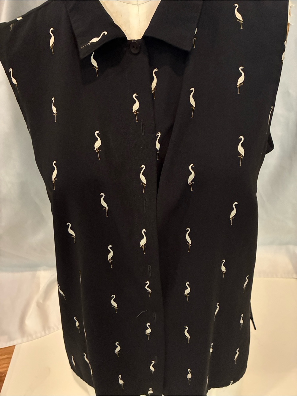 EP PRO Golf Shirt Women’s Black Sleeveless Button-Front White Cranes/Birds Print